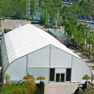 Entrepôt événementiel extérieur <span class=keywords><strong>de</strong></span> l'aéroport TFS Curved Cear Span Soccer Ball Field <span class=keywords><strong>Padel</strong></span> Court Sports Tent for Ramadan - Product Image 6