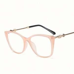 Gafas de Computadora con Bloqueo de Luz Azul, Estilo Vintage 2020, Montura Transparente Rosa con Diseño de Ojo de Gato para Mujer - Product Image 6