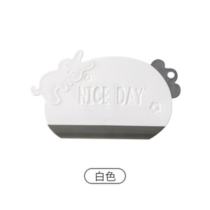 Nice Day Raclette de nettoyage pour vitres avec bord en silicone, conception en plastique durable pour salle de bain - Product Image 5