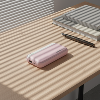 Batterie externe personnalisée avec logo 10000mAh, charge rapide 22,5W avec câbles USB C et USB C pour cadeaux promotionnels d'entreprise