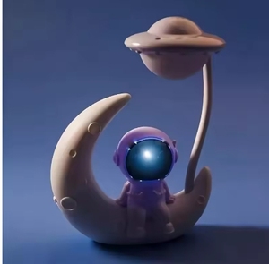 Moderna lampada da scrivania a LED USB per bambini pieghevole luna per astronauta Design per la casa e l'hotel per la lettura e lo studio della camera da letto arredamento - Product Image 6