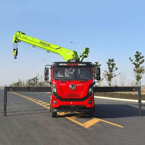 Camion grue de chantier Dongfeng 4X2 avec grue télescopique de 8 tonnes pour la manutention de matériaux de construction et l'installation d'éclairage public - Product Image 2