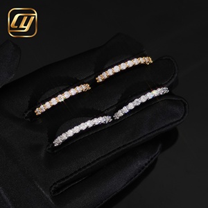 Boucles d'oreilles créoles inversées en argent 925 avec moissanite, entièrement pavées et serties, pour femmes, stock en gros - Product Image 6