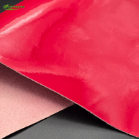 Kulit PU Merah Ramah Lingkungan Anti Air untuk Bagian Atas Sepatu dan Tas, Bahan Kulit Sintetis Berkilau Tinggi 0.8-2.0mm