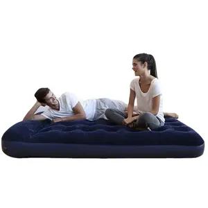 2022 Matelas gonflable extérieur à coussin d'air en matériau de flocage à bas prix avec lit de camping à pompe