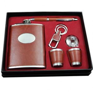 Ensemble de flacons à liqueur en acier inoxydable de haute qualité au design original avec étui en cuir - Product Image 3