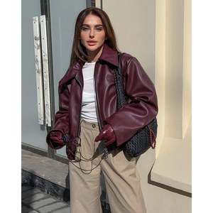 Blouson en cuir PU bordeaux personnalisé 2026, style motard, coupe-vent d'hiver pour femme, à fermeture éclair, manches longues, en tissu tissé - Product Image 3