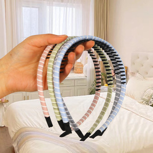 Diadema para mujer con dientes antideslizantes, accesorio para el cabello de uso diario, color sólido, resina plástica, Linyi - Product Image 4