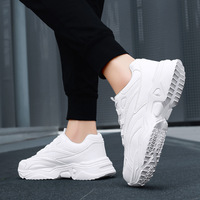 Baskets décontractées unisexes blanches imperméables en PU à plateforme, avec logo personnalisé OEM ODM, à lacets, semelle épaisse, légères, pour la marche et le sport