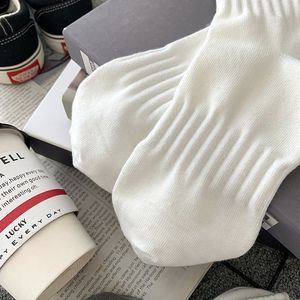 Jingwen Bán Buôn Biểu Tượng Tùy Chỉnh Chất Liệu Cotton Chất Lượng Cao Người Đàn Ông Vớ Thể Thao - Product Image 4