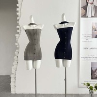 Robe mini moulante en maille unie à col halter sans bretelles, design personnalisé OEM/ODM, coupe ajustée pour femme