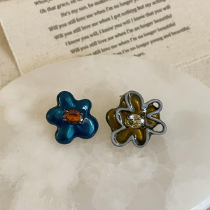 Trendy Irregular Flower Zircon Studded Earrings Vintage <b>Light</b> Luxury Personalized Stud Earrings Jewelry for Women - Product Image 1