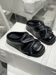 Nouveautés, mode unisexe, semelle épaisse, pantoufles décontractées en <span class=keywords><strong>cuir</strong></span> véritable <span class=keywords><strong>noir</strong></span>, mules, sabots pour femmes et hommes - Product Image 3