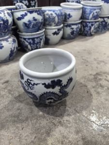 Porcelaine chinoise <span class=keywords><strong>dynastie</strong></span> <span class=keywords><strong>Qing</strong></span> Kangxi Pots de Dragon bleu et blanc Pots pour animaux de compagnie Pots de bonsaï en céramique de chine antique - Product Image 3