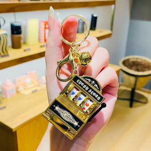 Gepersonaliseerde Sleutelhangers Groothandel Gokautomaat Sleutelhanger Mini Casino Sleutelhanger Kawaii Sleutelhanger Voor Kerst <span class=keywords><strong>Las</strong></span> <span class=keywords><strong>Vegas</strong></span> Feestgeschenken - Product Image 5