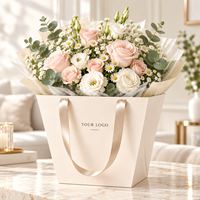 Sacs à fleurs en papier trapézoïdaux beiges de luxe personnalisés avec poignées en ruban pour fleuristes, emballages cadeaux de mariage, commandes en gros
