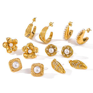 Boucles <span class=keywords><strong>d</strong></span>'oreilles clous en perles de fleurs de lune |   <span class=keywords><strong>Bijoux</strong></span> de mode en acier inoxydable plaqué or 18 carats, étanches et inaltérables - Product Image 4