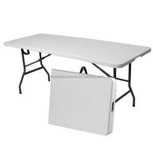 Table pliante en plastique HDPE blanc longue de 180 cm (6 pieds), facile à nettoyer, portable, pour événements et fêtes en plein air, pliable en deux - Product Image 1