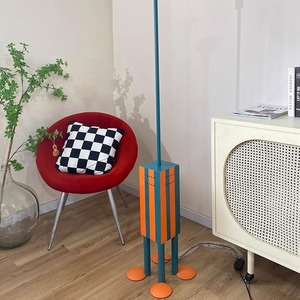 Lampadaire italien Memphis Milano Terminus L300*W300*H1600mm avec source lumineuse LED et commande par interrupteur pour salon et salle d'exposition - Product Image 3