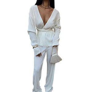 เสื้อคาร์ดิแกนคอวีผูกโบว์ แขนยาว กางเกงขายาวทรงหลวม ชุดเซ็ต 2 ชิ้น ดีไซน์จีบ สำหรับผู้หญิง สไตล์ลำลอง แฟชั่น - Product Image 2