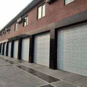 <span class=keywords><strong>Porte</strong></span> <span class=keywords><strong>de</strong></span> <span class=keywords><strong>garage</strong></span> sectionnelle électrique en aluminium et acier galvanisé, style ferme, avec portes vitrées automatiques sans cadre et <span class=keywords><strong>petite</strong></span> fenêtre transparente - Product Image 6