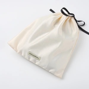 Pochette cadeau en satin imprimée avec logo personnalisé pour sous-vêtements, lingerie, ou sac à cheveux en satin doux avec cordon de serrage - Product Image 3