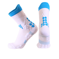 Chaussettes de sport athlétiques respirantes, durables, anti-humidité, à rayures personnalisées, avec service OEM de logo sur mesure