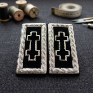 Insignia de la Francmasonería: Bordado de hilo dorado para epaulettes de gabardina de los Caballeros Templarios, en lona dorada, personalizada. - Product Image 1