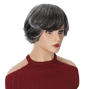Peluca Corta Rizada Hecha a Máquina con Cabello Humano 100% Real <span class=keywords><strong>para</strong></span> <span class=keywords><strong>Personas</strong></span> <span class=keywords><strong>Mayores</strong></span>, 8 Pulgadas en Gris Oscuro, Gris Claro, Gris Abuela - Product Image 5