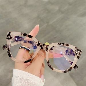 Gafas antiluz azul con remache cuadrado clásico Popular de alta calidad y bajo <span class=keywords><strong>precio</strong></span>, <span class=keywords><strong>lentes</strong></span> de refracción personalizadas, montura de gafas ópticas <span class=keywords><strong>para</strong></span> Miopía - Product Image 1