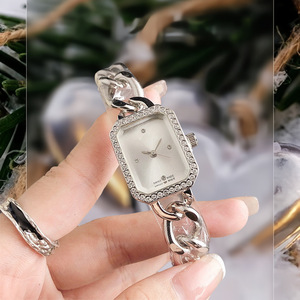 Reloj de pulsera deportivo de lujo para hombres y mujeres, cristal de alta calidad, diamante, moda, estilo Simple, banda de plástico de silicona, aleación de vidrio - Product Image 4
