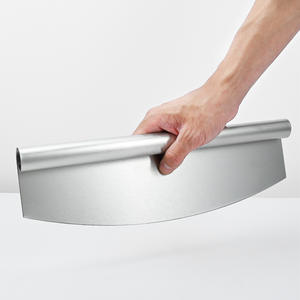 Cortador de Pizza de Acero Inoxidable, Rebanador de Bordes Semicirculares, Herramienta para Hornear Pasta, Utensilio de Cocina Multifuncional - Product Image 4