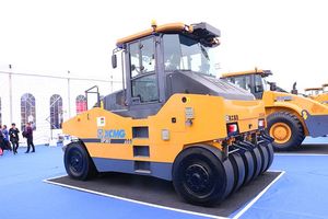 China Brand XCM-G XP303K 30ton Tyre Compactor <b>Road</b> <b>Roller</b> Price for Sale - Product Image 3