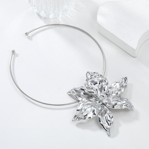 Nuova esagerata irregolarità collana di fiori elegante banchetto di nozze donne accessori regali per <span class=keywords><strong>amanti</strong></span> <span class=keywords><strong>e</strong></span> <span class=keywords><strong>amici</strong></span> - Product Image 6