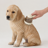 Brosse de bain pour animaux YAOYUE avec réservoir de shampoing, distributeur à capuchon pression, poils en silicone doux, brosse de toilettage pour chiens et chats, 4 couleurs