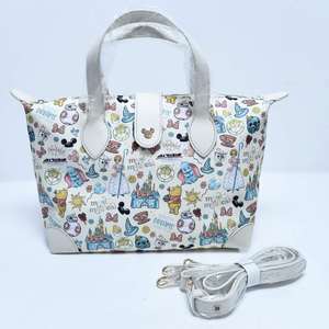 กระเป๋าโท้ทสะพายข้างลายการ์ตูนรูปหัวหนูสีทอง พร้อมสายปรับระดับได้ กันน้ำ และเป็นมิตรกับสิ่งแวดล้อม ทำจากไนลอน - Product Image 2