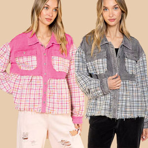 Giacca corta da donna in velluto a coste e Tweed con frange in velluto a coste multicolore abbottonata rosa e grigia - Product Image 1