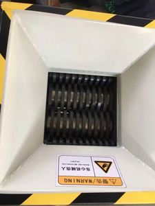 Trituradora de Metal y Plástico de Doble Eje de Grado Industrial, Caja de Engranajes Potente, Motor de Alta Potencia para Reciclaje de <span class=keywords><strong>Cobre</strong></span> y Materiales Duros - Product Image 2