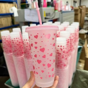 Bicchieri di Plastica a Forma di Cuore per San Valentino con Coperchi e Cannucce, Tumbler Riutilizzabile da 24 oz per Compleanni, Matrimoni, Addii al Nubilato e Feste - Product Image 4