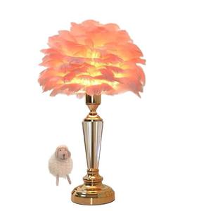 Lampe de table en cristal de style nordique, plume, luxe, simple, haut de gamme, confortable, lampe de chevet pour mariage, lumière romantique Instagram-worthy - Product Image 2