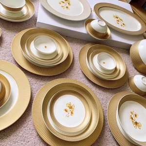 Hot Selling European Style Golden Ginkgo Pattern 33Pcs Luxury Porcelain <b>Dinner</b> <b>Set</b> Exquisite <b>Bone</b> <b>China</b> Plate Customized Logo - Product Image 5