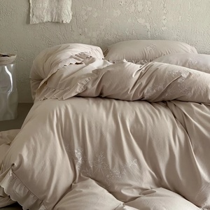 Tùy Chỉnh 4 Pcs Thoáng Khí Thêu Bộ Đồ Giường Đặt Pháp Ren Viền Cotton Linen Duvet Bìa Với Gối - Product Image 2