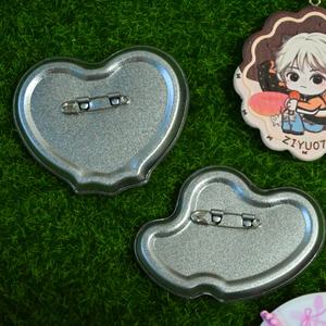 Kustom Double Heart Can Pin tombol Tinplate Glitter disesuaikan lencana logam fluoresensi lencana timah - Product Image 5