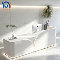 Bureau de réception moderne en bois crème écologique sur mesure pour salon de beauté, spa, clinique et salon de manucure - Design circulaire compact