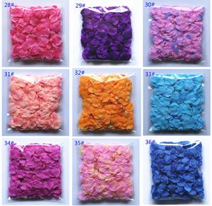 Pétales de <span class=keywords><strong>Rose</strong></span> en Soie de Mariage Pétales de Fleurs Artificielles en Soie pour Mariage Saint-Valentin Décoration de Chambre Décor de Fête - Product Image 5