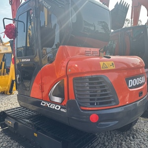 Excavatrice compacte Doosan DX60 d'occasion, mini-pelleuse pour la construction, la ferme et le jardin - Product Image 3