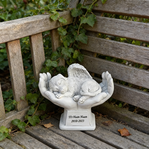 Özel Melek Köpek Anıt Heykeli, Beyaz Reçine Uyuyan Yavru Köpek Kanatlı, Ellerinde Tutulmuş, El Yapımı Evcil Hayvan Kaybı Hatırası - Product Image 5