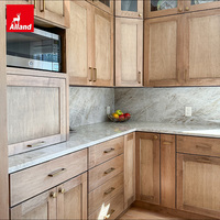 Armoire de cuisine îlot en bois massif chêne blanc style Shaker avec finition transparente Alland Modern Luxury pour la rénovation de villa