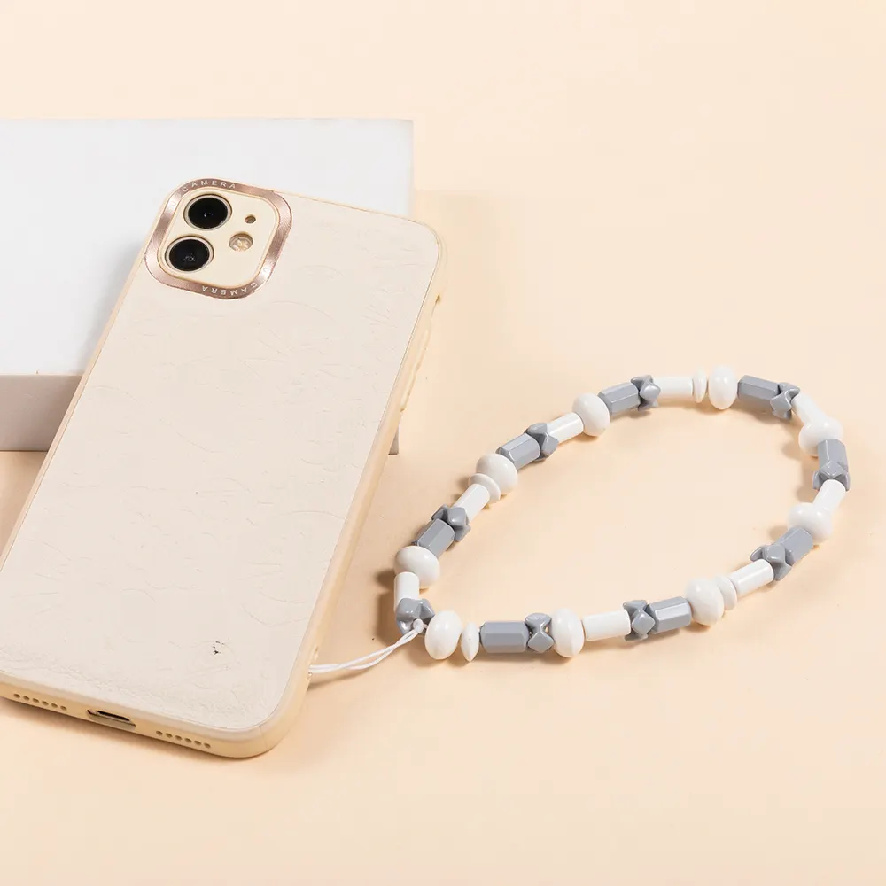 Bracelet de téléphone perlé de couleur gris blanc neutre, design simple pour femme, bijoux