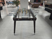 Maßgefertigter Hochwertiger Exquisiter Tischfußball mit Gehärtetem Glas und Massivholz in Verschiedenen Stilen